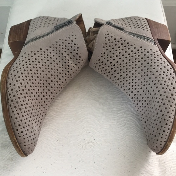 Lucky Brand tan eyelet cutout booties, size 9 - Picture 5 of 9